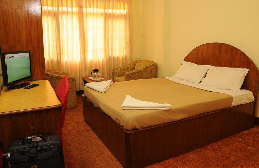 Hotel Brihaspati Катманду Екстер'єр фото