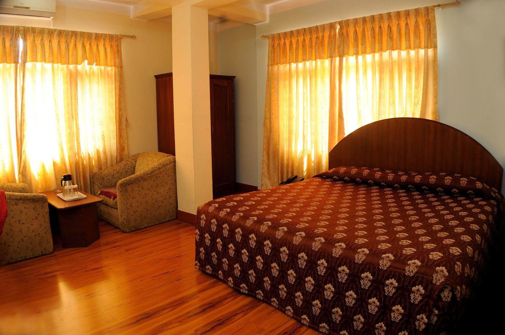 Hotel Brihaspati Катманду Екстер'єр фото