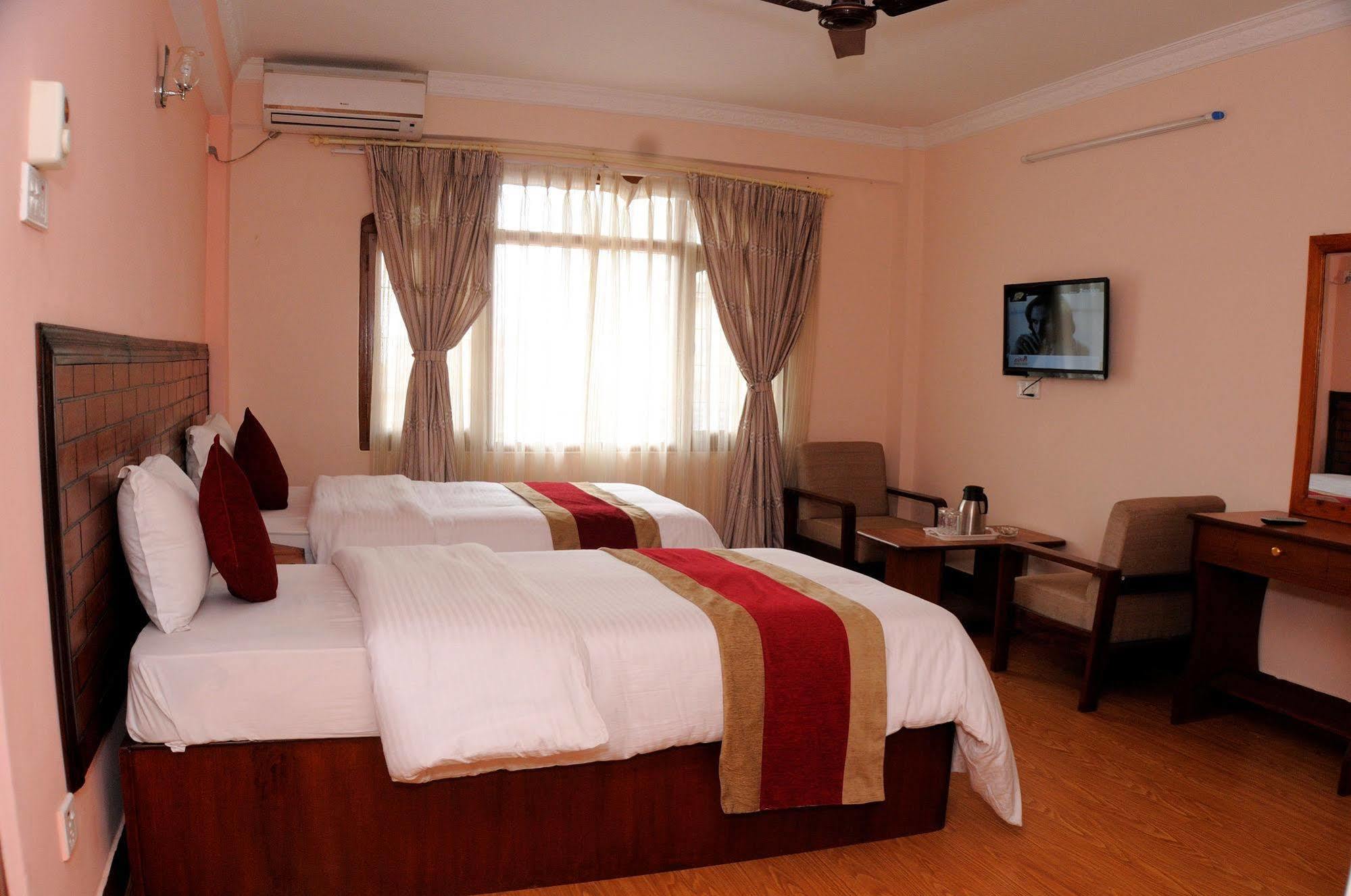 Hotel Brihaspati Катманду Екстер'єр фото