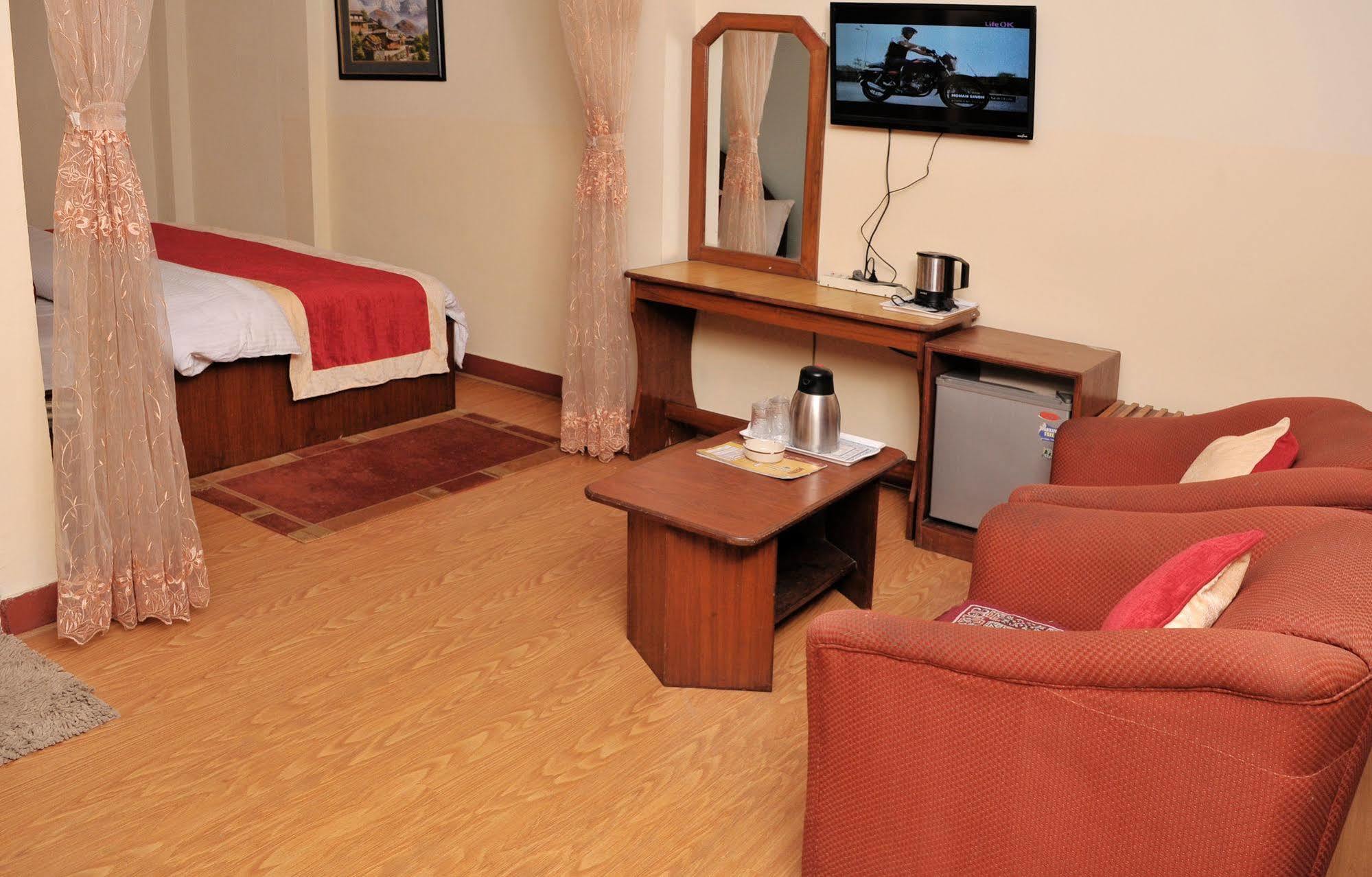 Hotel Brihaspati Катманду Екстер'єр фото